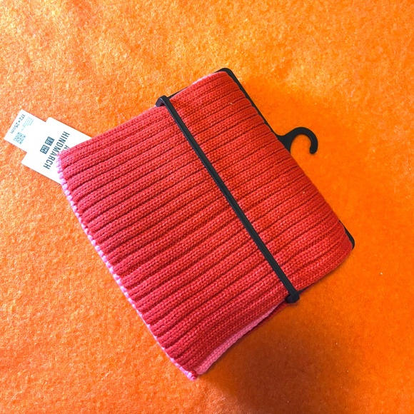 Anya Hindmarch Uniqlo red & pink touch of wool heattech knitted stole scarf NWT - Picture 9 of 9